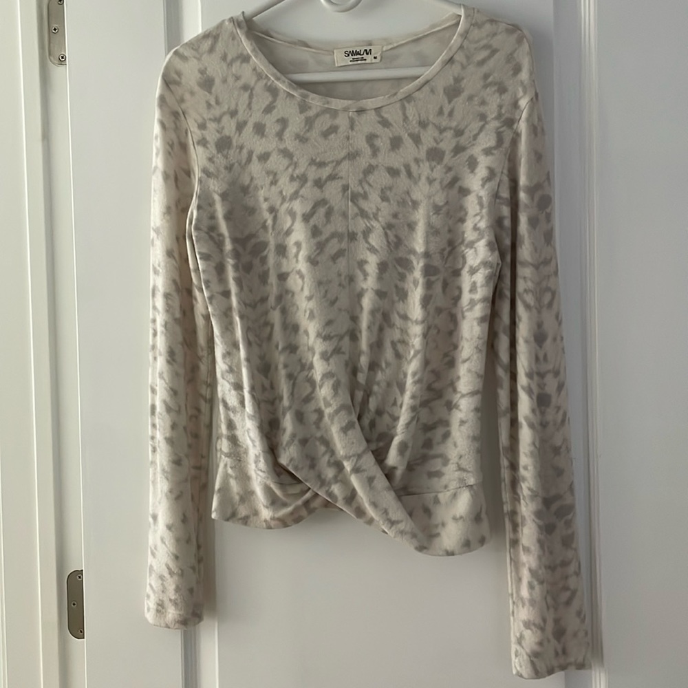White and gray animal print sweater, great condition, size medium